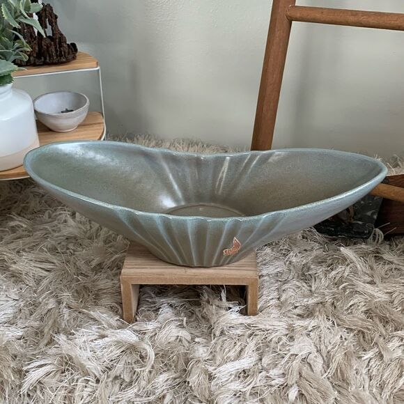 Vintage Red Wing USA Pottery
#664 Flared Stretched Bowl - Picture 1 of 16